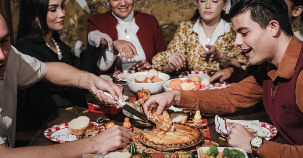 50 Short Thanksgiving Dinner Prayers & Blessings for Family (2026) 4 how to say grace thanksgiving